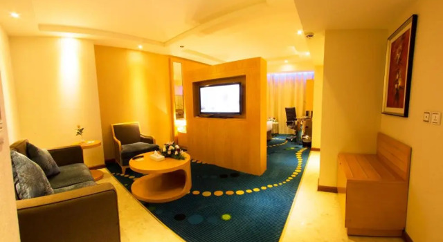 Семейный номер Superior Sunday Hotel Kingdom Towers Formerly Warwick Al Dabab Hotel