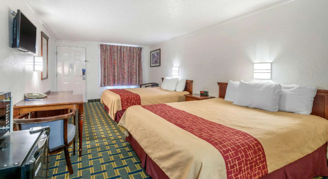 Четырёхместный номер Standard Knights Inn - Hilliard