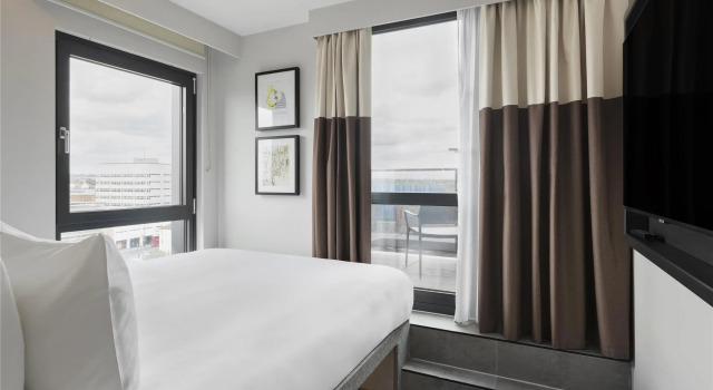 Двухместный номер Standard с балконом Spark by Hilton London Romford