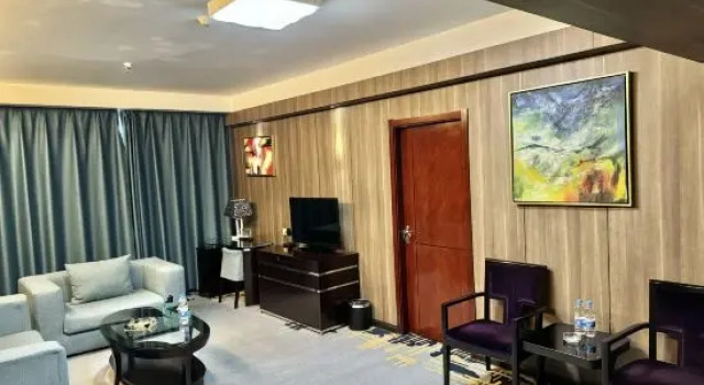 Люкс Business Rongda International Hotel