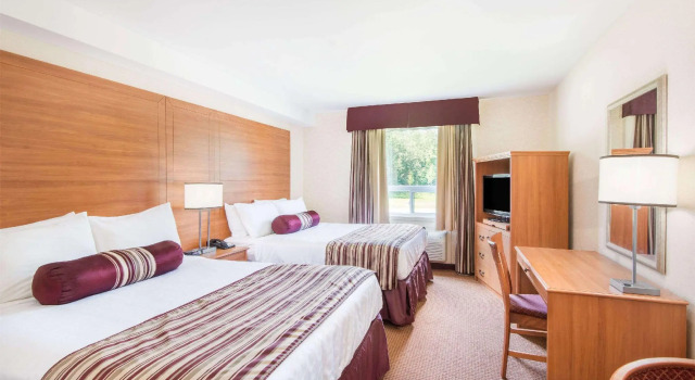 Standard Vierer Zimmer Super 8 by Wyndham Cornwall ON