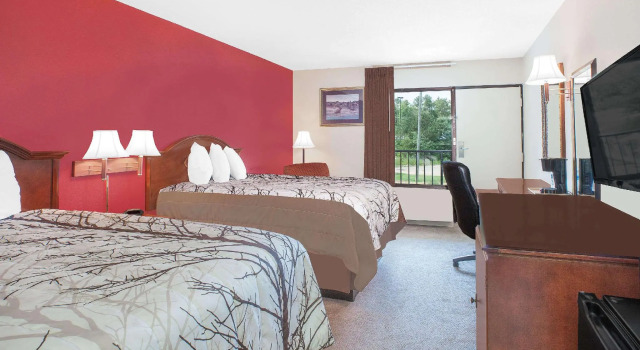 Четырёхместный номер Standard Days Inn by Wyndham Newton