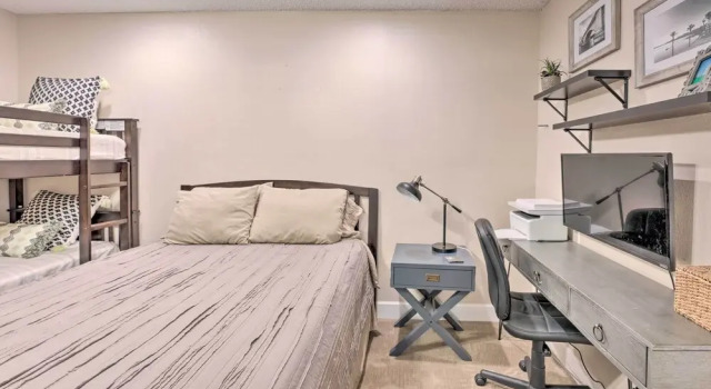 Walk to Beach: Lake Havasu Condo w/ Pool Access