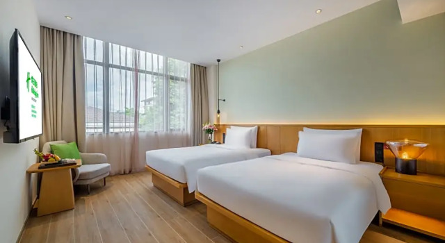 Четырёхместный номер Standard Holiday Inn Wuyi Mountain Water Village