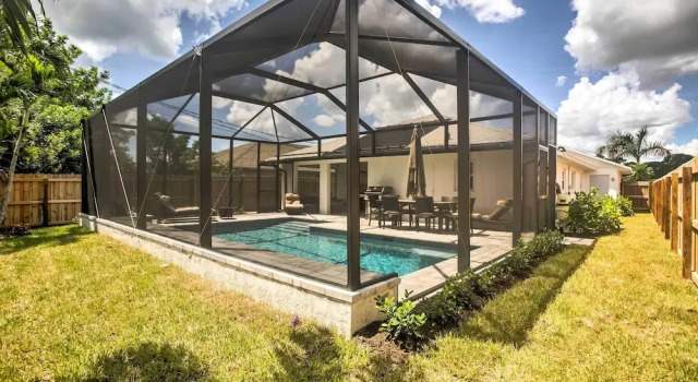 Naples Home w/ Lanai & Pool Near Vanderbilt Beach!