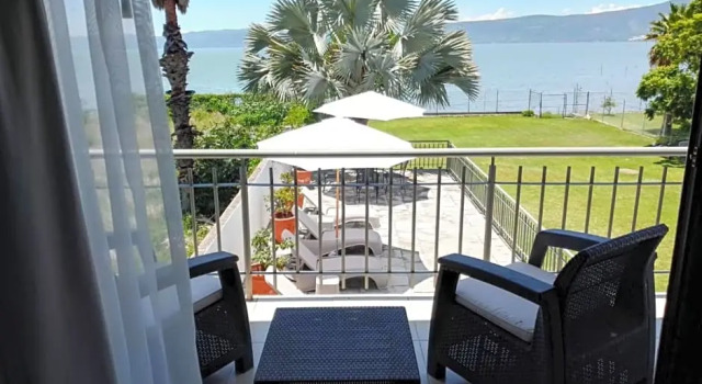 Номер Standard с видом на озеро Hotel La Ribereña
