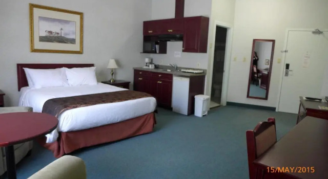 The Bridgeport Inn