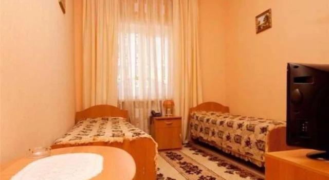 U Fontana, Book Hotel Hoteller i Leninsky district med parkering, Parkering