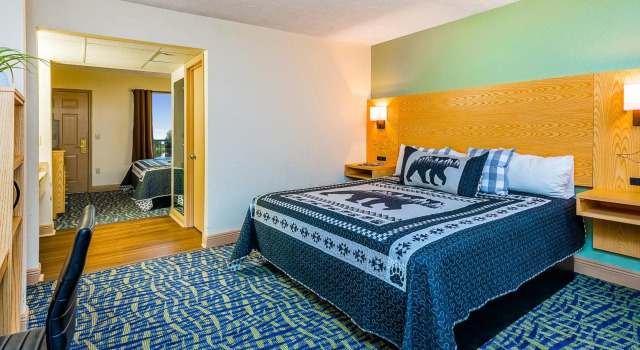 Creekstone Inn, Забронировать Отель Пиджен-Фордж Great Smoky Mountains National Park, рядом с TopJump Trampoline Park &amp; Extreme Arena