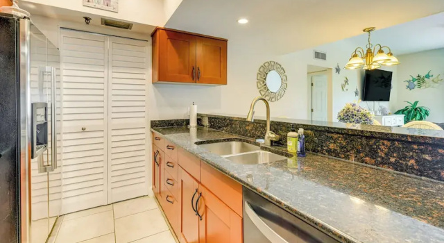 Condo w/ Gulf View! Walk to Redington Beach