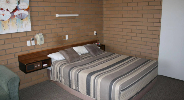 Mount Wycheproof Motor Inn, Book Hotel Hotels in Grampians with Parking, Parking