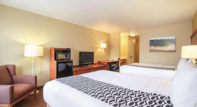 Четырёхместный номер Standard La Quinta by Wyndham Bentonville
