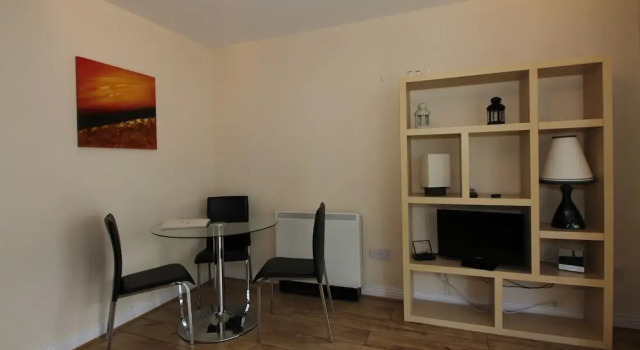 Point Village Modern Apartment, Забронировать Апартаменты/квартира Отели Дублина с парковкой, рядом с Стадион для собачьих бегов Шелбурн-парк, Парковка