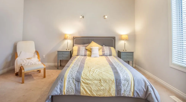 Rant and Roar B&B, Book Bed and Breakfast Saskatoon Saskatchewan