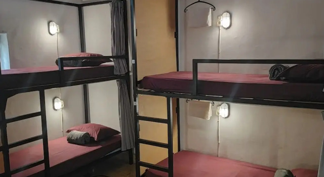 Vuode makuusalissa (naisten makuusali) Semeru Hostel Malang - Adults Only
