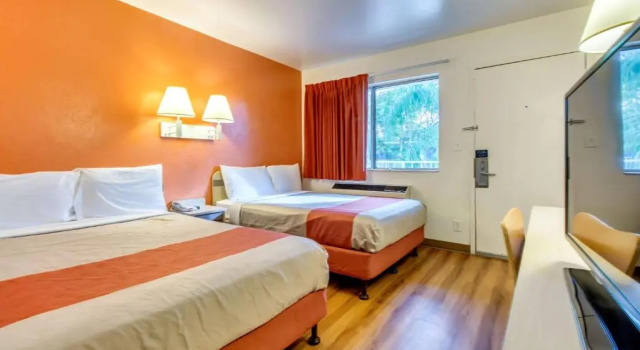 Четырёхместный номер Standard Motel 6-Venice, FL