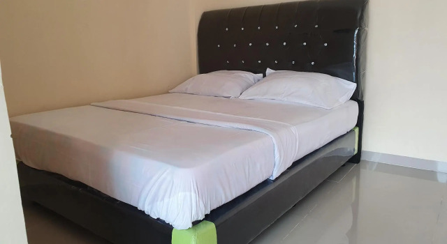OYO 90945 Arizon Kost, Rezerwuj Hotel Jambi 