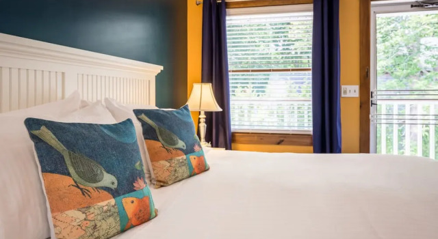 Двухместный номер Luxury Мансарда с балконом The Towne Motel
