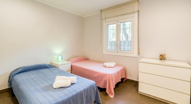 Apartament Edelweiss, Rezerwuj Apartament Hotele w Gironès z parkingiem, Parking