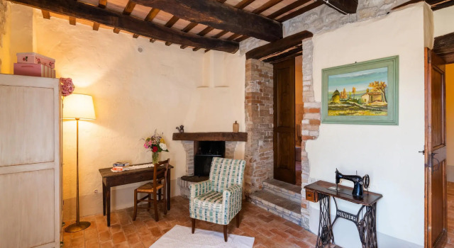 Pretty Holiday Home  with Terrace in Monte San Martino Italy, Rezervovat Hotel  