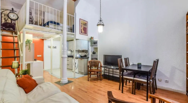 Loft Malasaña - 3 PLANTAS, Забронировать Отель Шамбери Мадрид, рядом с Дом-музей Лопе де Вега