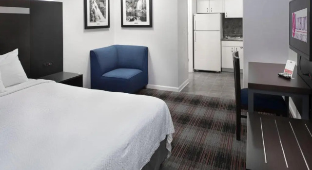 Студия Luxbury Inn & Suites
