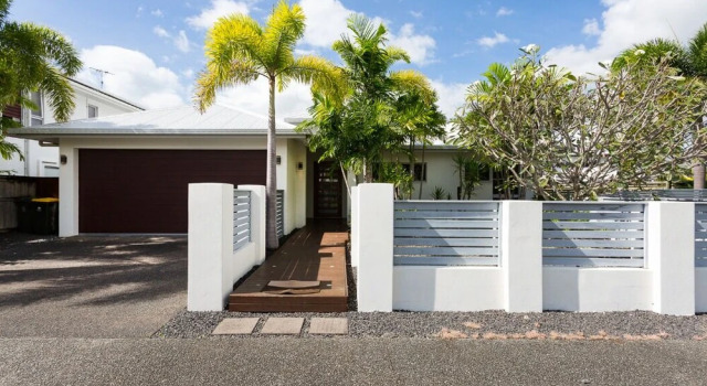 Cairns Beaches Home With Water View