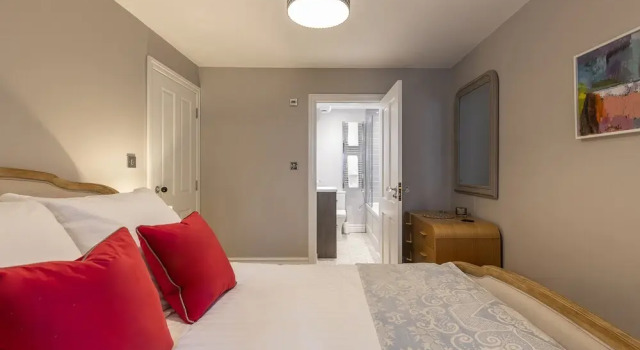 JOIVY Gorgeous 3-bed maisonette in Westbourne Green with patio