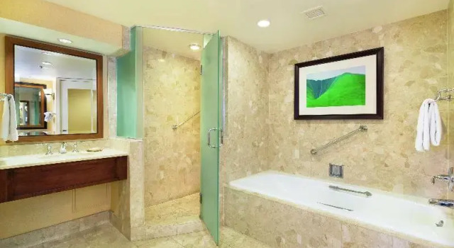 Номер Standard c 1 комнатой с балконом и с видом на океан Hilton Grand Vacations Club Ocean Tower Waikoloa Village