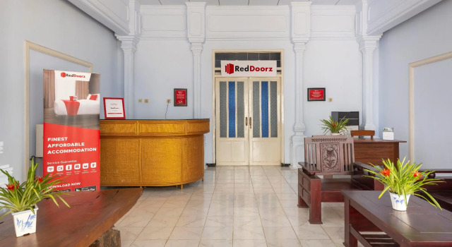 RedDoorz Syariah @ Bondowoso City Center, Reserva ahora Hotel Bondowoso Java Oriental