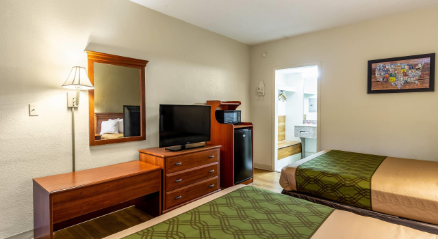 Четырёхместный номер Standard Econo Lodge Lake City-North