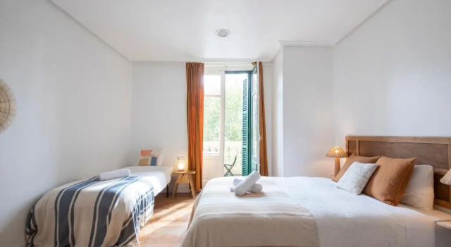 Трёхместный номер с балконом Belle Époque Self-check-in Guesthouse