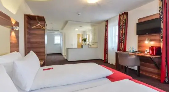 Полулюкс Quanli International Hotel