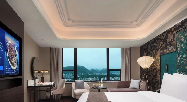 Двухместный номер Luxury с видом на окрестности Jinjiang Metropolo Hotel Guilin Elephant Trunk Hill Two Rivers and Four Lakes