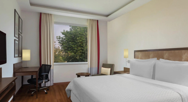 Двухместный номер Premier Four Points by Sheraton New Delhi, Airport Highway