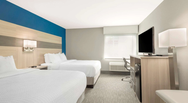 Четырёхместный номер Standard Best Western Plus Cleveland Inn & Suites