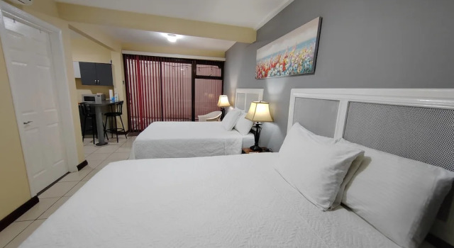 Четырёхместный номер Superior Hotel Bamboo Aeropuerto