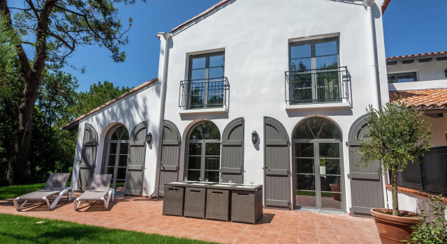 Beautiful villa with terrace in the surfing town of Biarritz, Забронировать Вилла Виллы Биарриц, Вилла