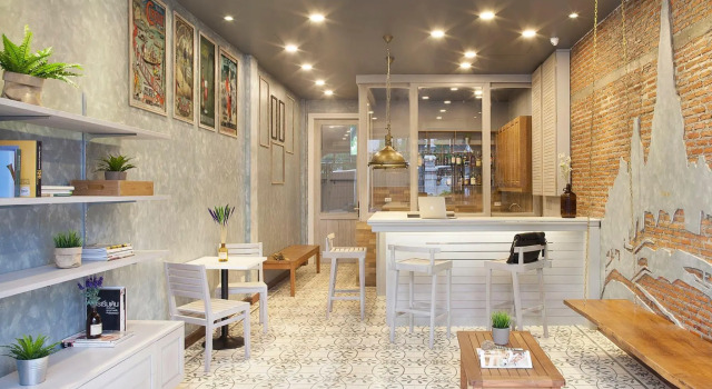 Кровать в общем номере Golden Mountain Hostel