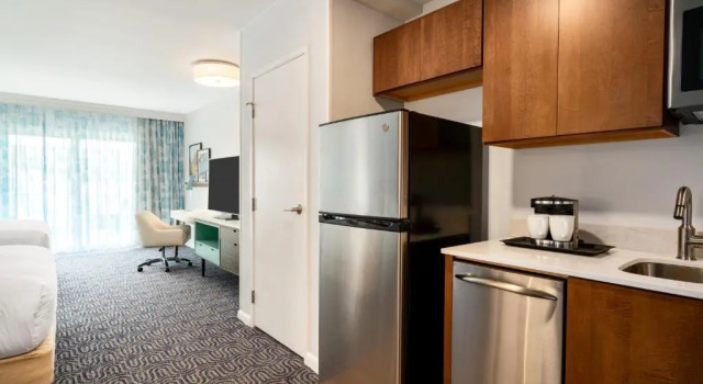 Четырёхместный номер Standard с частичным видом на океан DoubleTree by Hilton Ocean City Oceanfront
