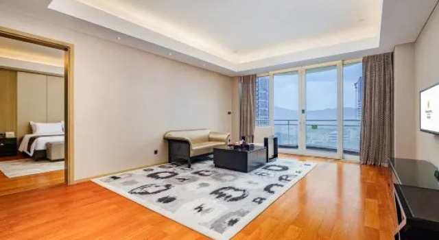 Четырёхместный семейный люкс Fanhua Hotel