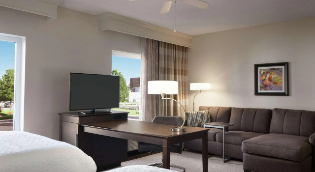 Четырёхместный люкс Hampton Inn & Suites Montgomery-EastChase