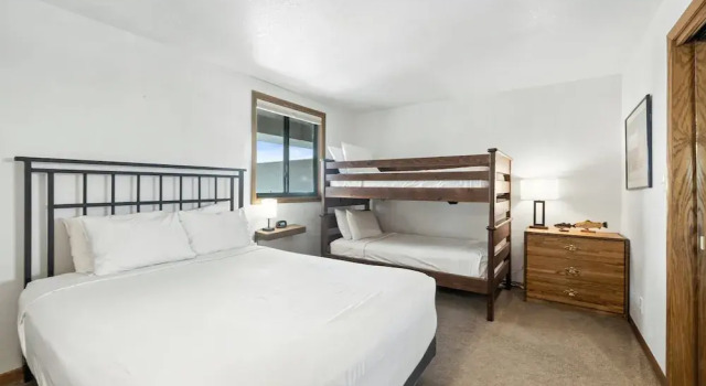 Номер Standard Recently Updated Plaza  3 Bedroom Condo - No Cleaning Fee! by RedAwning