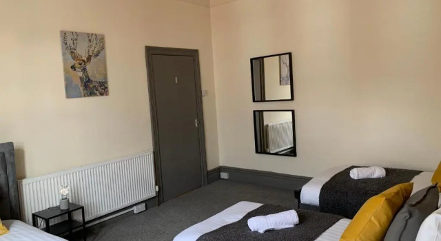Balfour - Beautiful refurbished spacious 3 bedroom Gateshead flat, Забронировать Отель Гейтсхед Тайн и Уир