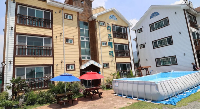 Gyeongju Raspberry Pension, Забронировать Отель Отели провинции Кёнсан-Пукто 3 звезды, 3*