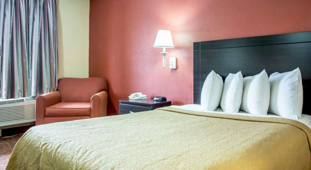 Quality Inn & Suites Monroe, จอง โรงแรม มอนโร นอร์ทแคโรไลนา