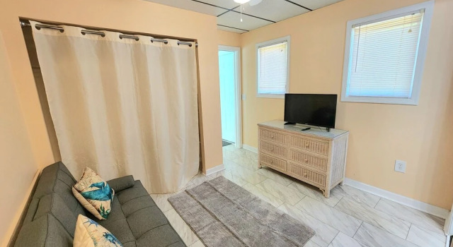 Sleeps 12 4 Bedroom Pool Home Close to Beaches Restaurants & More 4 Home by Redawning, Забронировать Отель Отели Брейдентон с парковкой, Парковка