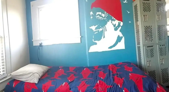 Bon Paul & Sharky's Youth Hostel