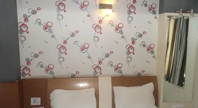 Hotel Skylark Inn
