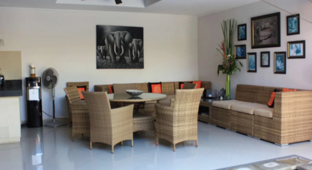 Taman Kesari Villas, Забронировать Отель Отели Denpasar Municipality с завтраком, Завтраки